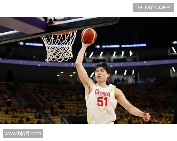 杨瀚森体能上比之前好多了，确实比之前跑起来轻盈了很多