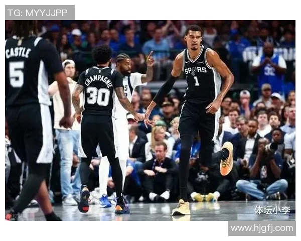 状元被压制！弗拉格半场0分，哈珀8中4得到8分