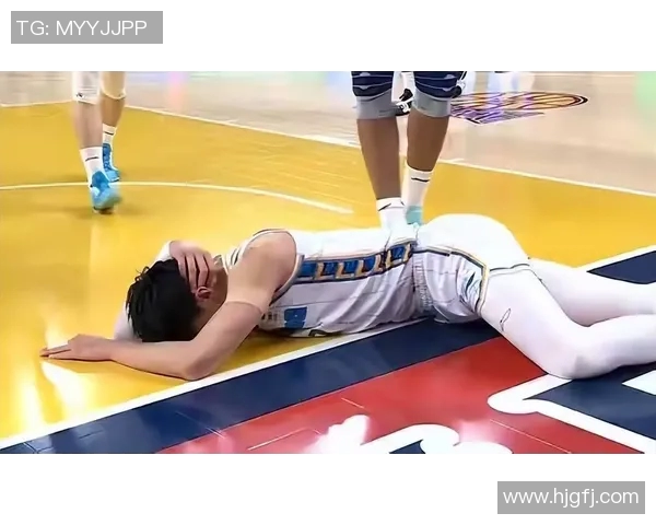 赵睿脚踝受伤离场，北京男篮对阵福建男篮比赛中伤情引担忧